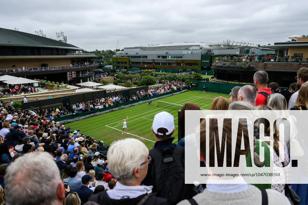 Spectators watch outside of Court 18 as Harriet Dart of Great Britain and Zhuoxuan Bai of China compete in a first round singles match during day 2 of Wimbledon on July 2, 2024 in London Photo Jesper Zerman BILDBYRAN kod JZ JZ0548 tennis wimbledon AELTC day 2 bbeng