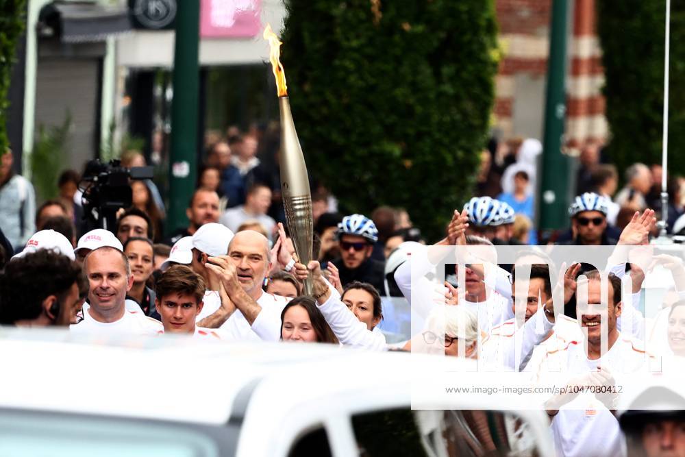 Passage flamme olympique lens PHOTOPQR VOIX DU NORD Ludovic Maillard ; 03 07 2024 ; lens le 03 072024 passage de la flamme olympique lens. LA VOIX DU NORD PHOTO LUDOVIC MAILLARD The Olympic flame continues its tour of France. Here Lens, on July 02 2024 France
