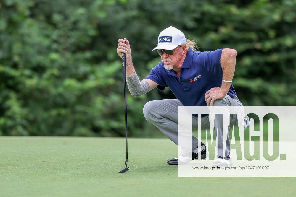 Miguel Angel Jimenez ESP reading the putting line, BMW International Open 2024, Golf, DP World Tour, Men, Round 1, 04 07 2024 Eichenried Bayern Germany