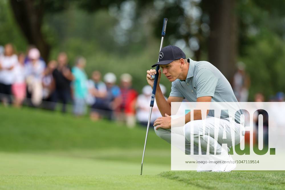 Matti Schmid GER reading the putting line, BMW International Open 2024, Golf, DP World Tour, Men, Round 2, 05 07 2024 Eichenried Bayern Germany