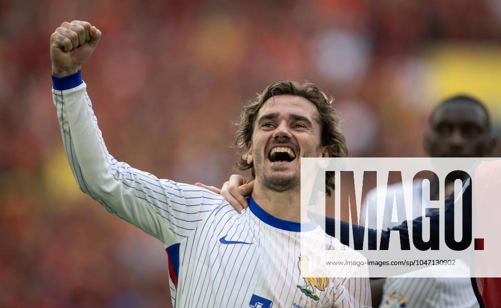 France v Belgium: Round of 16 - UEFA EURO, EM, Europameisterschaft,Fussball 2024 DUSSELDORF, GERMANY - JULY 1: Antoine Griezmann of France celebrates to fans following the UEFA EURO 2024 round of 16 match between France and Belgium at Dusseldorf Arena on July 1, 2024 in Dusseldorf, Germany. (Photo by Joe Prior Visionhaus via ) Antoine Griezmann Dusseldorf Dusseldorf Arena Germany