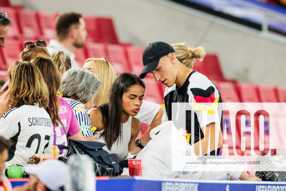 UEFA EURO 2024 Spain Germany 05 07 2024 Nico Schlotterbeck Germany, 15 with wife Sabrina UEFA EURO 2024 Spain Germany Stuttgart Arena, Stuttgart on 05 07 2024