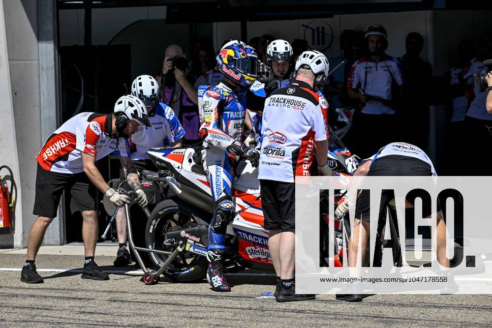 88 OLIVEIRA Miguel (prt), Trackhouse Racing, Aprilia RS-GP 2024, action, pit stop during the 2024 MotoGP Liquid Molly Motorrad Grand Prix Deutschland, German GP, on the Sachsenring circuit, from July 5 to 7th, in Hohenstein-Ernstthan Germany - MOTO - MOTO GP - GERMANY GRAND PRIX 2024 DPPI Panoramic _TIN5618