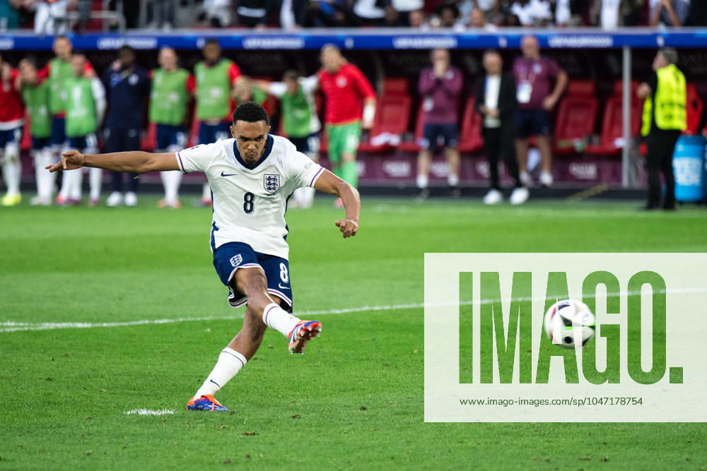 Trent Alexander Arnold of England during the UEFA Euro 2024 Football Championship quarterfinal between England and Switzerland on July 6, 2024 in Düsseldorf Photo Mathias Bergeld BILDBYRAN code MB MB0943 fotboll football soccer fotballs em europamästerskap em uefa euro uefa european football championship euro 2024 kvartfinal quarterfinal quarterfinals england schweiz switzerland bbeng