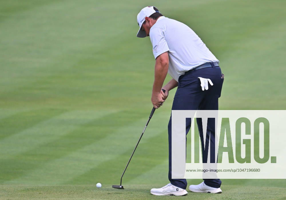SILVIS, IL - JULY 06: Golfer Adam Svennson putts on the 1 green during the third round of the John Deere Golf PGA, Golf Herren Classic on July 06, 2024, at TPC Deere Run in Silvis IL. (Photo by Keith Gillett Icon Sportswire) GOLF: JUL 06 PGA John Deere Classic Icon24070674