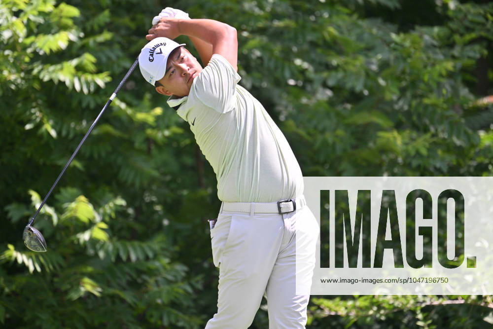 SILVIS, IL - JULY 06: Golfer Kevin Yu tees off on the 2 hole during the third round of the John Deere Golf PGA, Golf Herren Classic on July 06, 2024, at TPC Deere Run in Silvis IL. (Photo by Keith Gillett Icon Sportswire) GOLF: JUL 06 PGA John Deere Classic Icon24070688