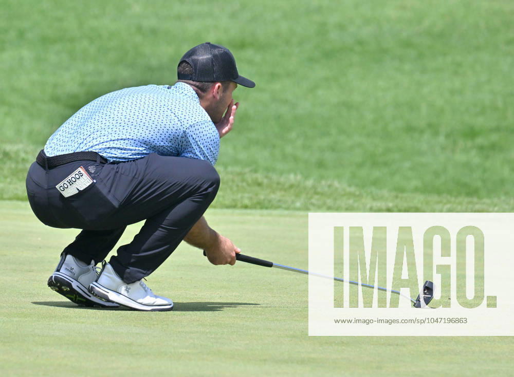SILVIS, IL - JULY 06: Golfer Danny McCarthy lines up his putt on the 1 green during the third round of the John Deere Golf PGA, Golf Herren Classic on July 06, 2024, at TPC Deere Run in Silvis IL. (Photo by Keith Gillett Icon Sportswire) GOLF: JUL 06 PGA John Deere Classic Icon24070699