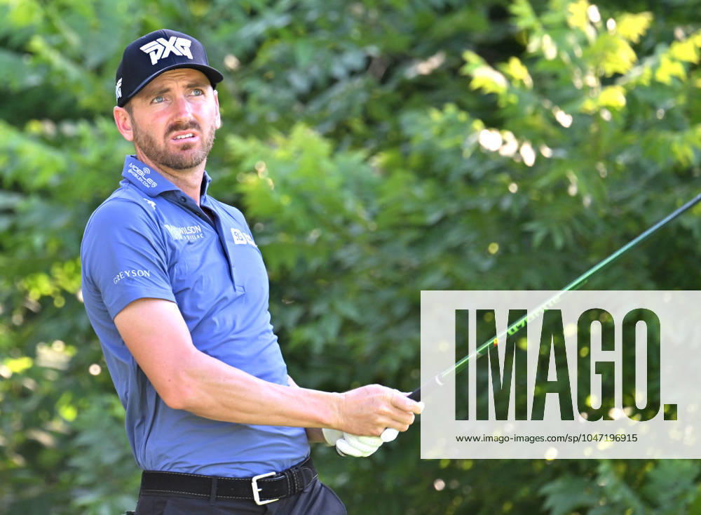 SILVIS, IL - JULY 06: Golfer Kevin Daugherty watches his ball after teeing off on the 2 hole during the third round of the John Deere Golf PGA, Golf Herren Classic on July 06, 2024, at TPC Deere Run in Silvis IL. (Photo by Keith Gillett Icon Sportswire) GOLF: JUL 06 PGA John Deere Classic Icon24070603