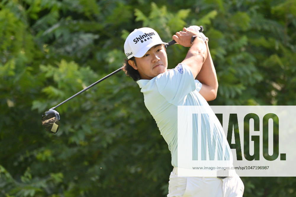 SILVIS, IL - JULY 06: Golfer S.H. Kim tees off on the 2 hole during the third round of the John Deere Golf PGA, Golf Herren Classic on July 06, 2024, at TPC Deere Run in Silvis IL. (Photo by Keith Gillett Icon Sportswire) GOLF: JUL 06 PGA John Deere Classic Icon24070612