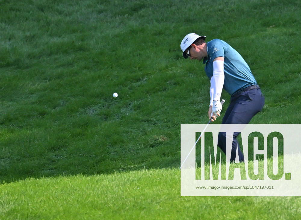 SILVIS, IL - JULY 06: Golfer Dylan Frittelli from the rough onto the 1 green during the third round of the John Deere Golf PGA, Golf Herren Classic on July 06, 2024, at TPC Deere Run in Silvis IL. (Photo by Keith Gillett Icon Sportswire) GOLF: JUL 06 PGA John Deere Classic Icon24070614