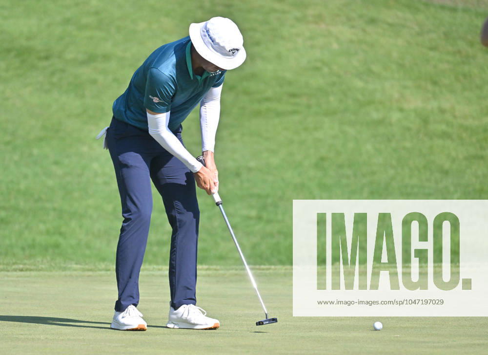 SILVIS, IL - JULY 06: Golfer Dylan Frittelli putts on the 1 green during the third round of the John Deere Golf PGA, Golf Herren Classic on July 06, 2024, at TPC Deere Run in Silvis IL. (Photo by Keith Gillett Icon Sportswire) GOLF: JUL 06 PGA John Deere Classic Icon24070615