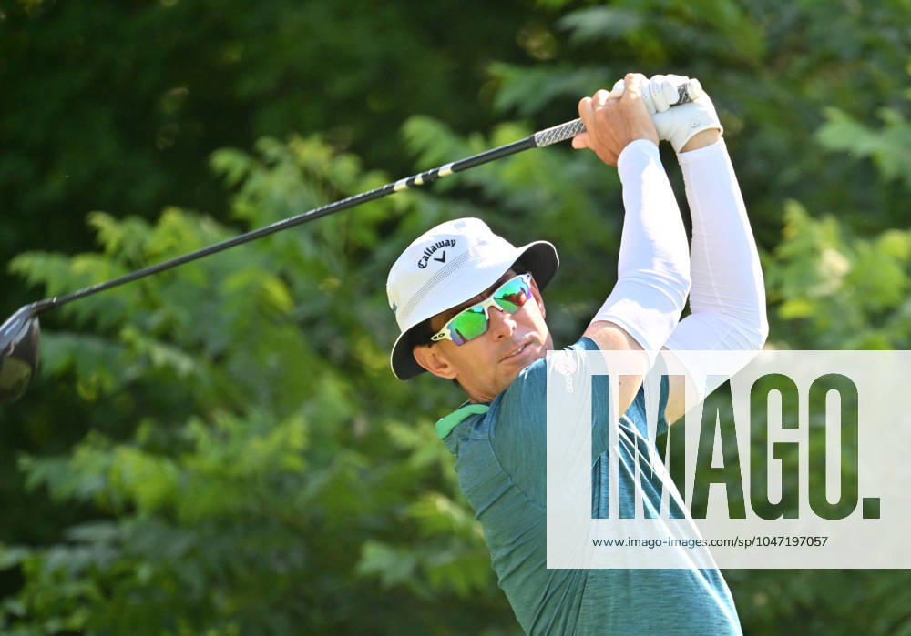 SILVIS, IL - JULY 06: Golfer Dylan Frittelli tees off on the 2 hole during the third round of the John Deere Golf PGA, Golf Herren Classic on July 06, 2024, at TPC Deere Run in Silvis IL. (Photo by Keith Gillett Icon Sportswire) GOLF: JUL 06 PGA John Deere Classic Icon24070620