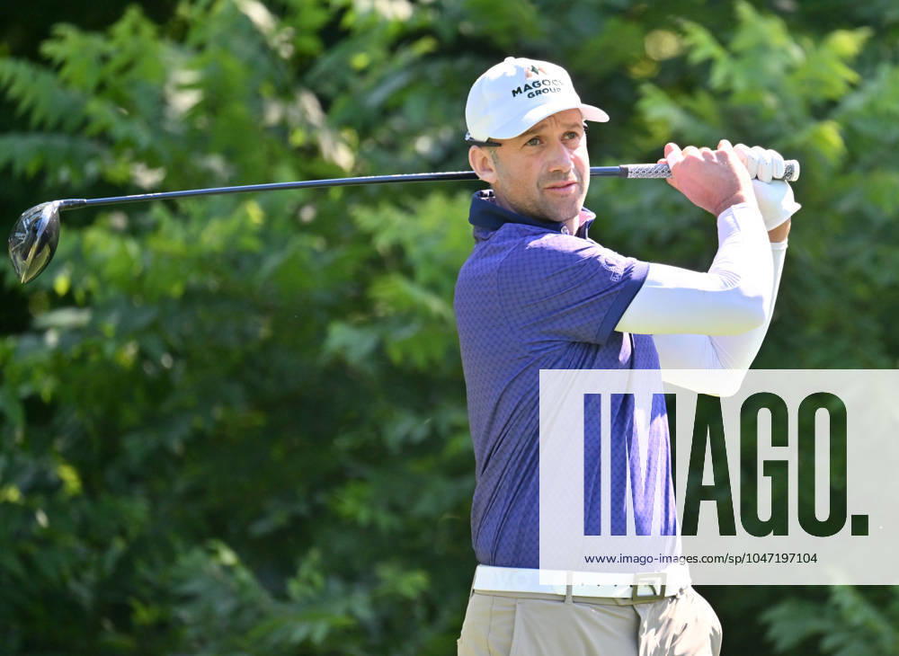 SILVIS, IL - JULY 06: Golfer Ben Silverman tees off on the 2 hole during the third round of the John Deere Golf PGA, Golf Herren Classic on July 06, 2024, at TPC Deere Run in Silvis IL. (Photo by Keith Gillett Icon Sportswire) GOLF: JUL 06 PGA John Deere Classic Icon24070628