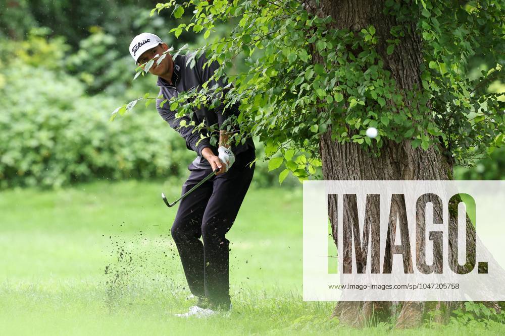 Difficult situation for Jeremy Paul GER , hits out of the rough, BMW International Open 2024, Golf, DP World Tour, Men, Final, 07 07 2024 Moosinning Bayern Germany