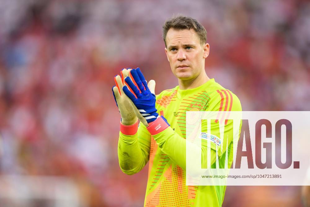 Soccer, UEFA EURO 2024 quarter-finals, 20240705, Spain Germany In the picture Manuel NEUER Germany, 1 applauds disappointed final whistle Stuttgart Stuttgart Arena Baden Württemberg Germany