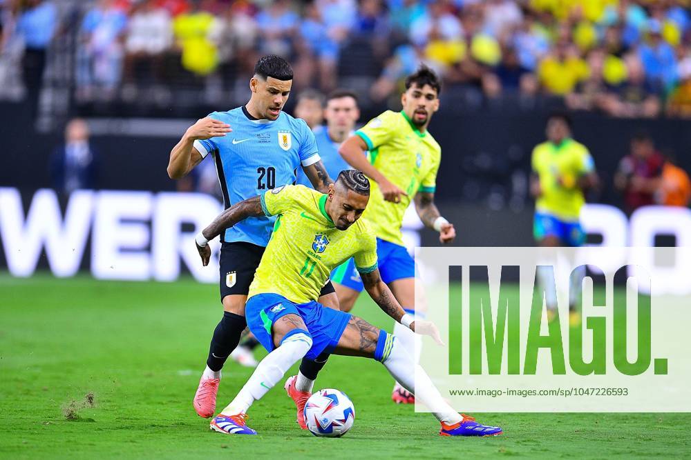 Copa America USA 2024 Uruguay (4p) 0-0 (2p) Brazil - Quarter-final Matias Vina (L) of Uruguay fights for the ball with Raphinha (R) of Brazil during the CONMEBOL Copa America 2024 Quarter-final match between Uruguay and Brazil, at Allegiant Stadium, on July 06, 2024 in Las Vegas, Nevada, United States. LAS VEGAS NEVADA UNITED STATES