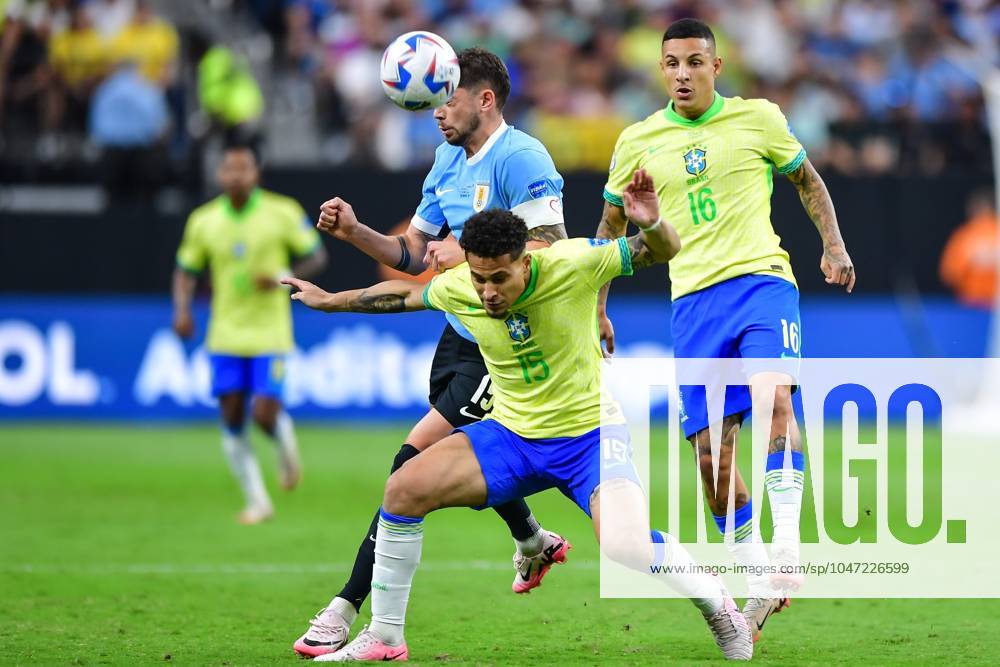 Copa America USA 2024 Uruguay (4p) 0-0 (2p) Brazil - Quarter-final Federico Valverde (L) of Uruguay fights for the ball with Joao Gomes (R) of Brazil during the CONMEBOL Copa America 2024 Quarter-final match between Uruguay and Brazil, at Allegiant Stadium, on July 06, 2024 in Las Vegas, Nevada, United States. LAS VEGAS NEVADA UNITED STATES