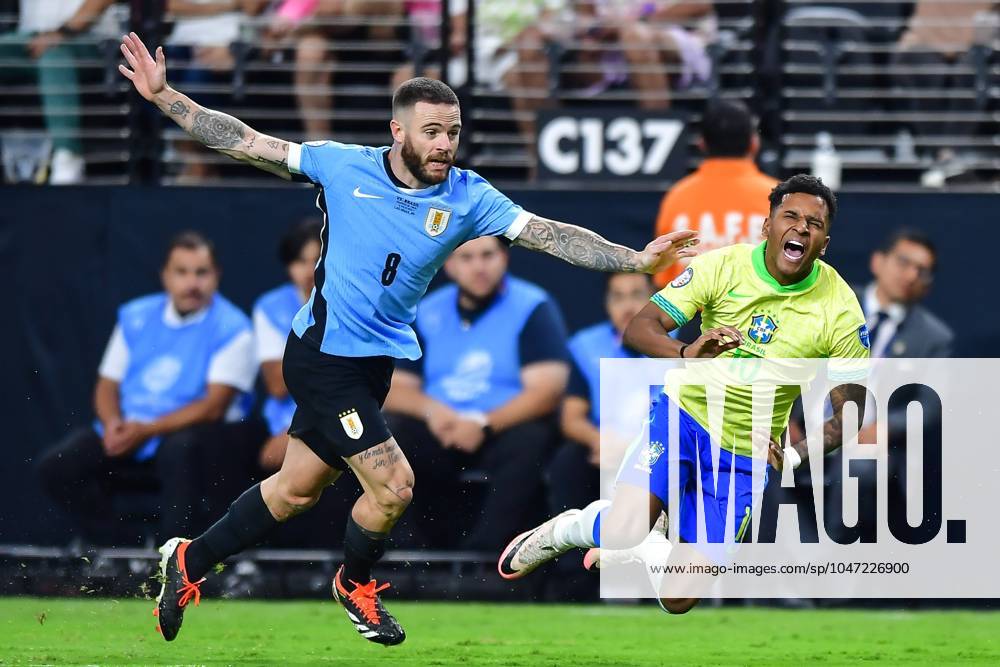 Copa America USA 2024 Uruguay (4p) 0-0 (2p) Brazil - Quarter-final Nahitan Nandez (L) of Uruguay fights for the ball with Rodrygo (R) of Brazil during the CONMEBOL Copa America 2024 Quarter-final match between Uruguay and Brazil, at Allegiant Stadium, on July 06, 2024 in Las Vegas, Nevada, United States. LAS VEGAS NEVADA UNITED STATES