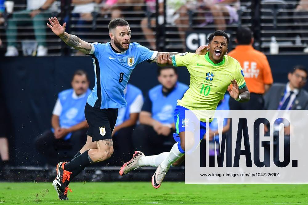 Copa America USA 2024 Uruguay (4p) 0-0 (2p) Brazil - Quarter-final Nahitan Nandez (L) of Uruguay fights for the ball with Rodrygo (R) of Brazil during the CONMEBOL Copa America 2024 Quarter-final match between Uruguay and Brazil, at Allegiant Stadium, on July 06, 2024 in Las Vegas, Nevada, United States. LAS VEGAS NEVADA UNITED STATES