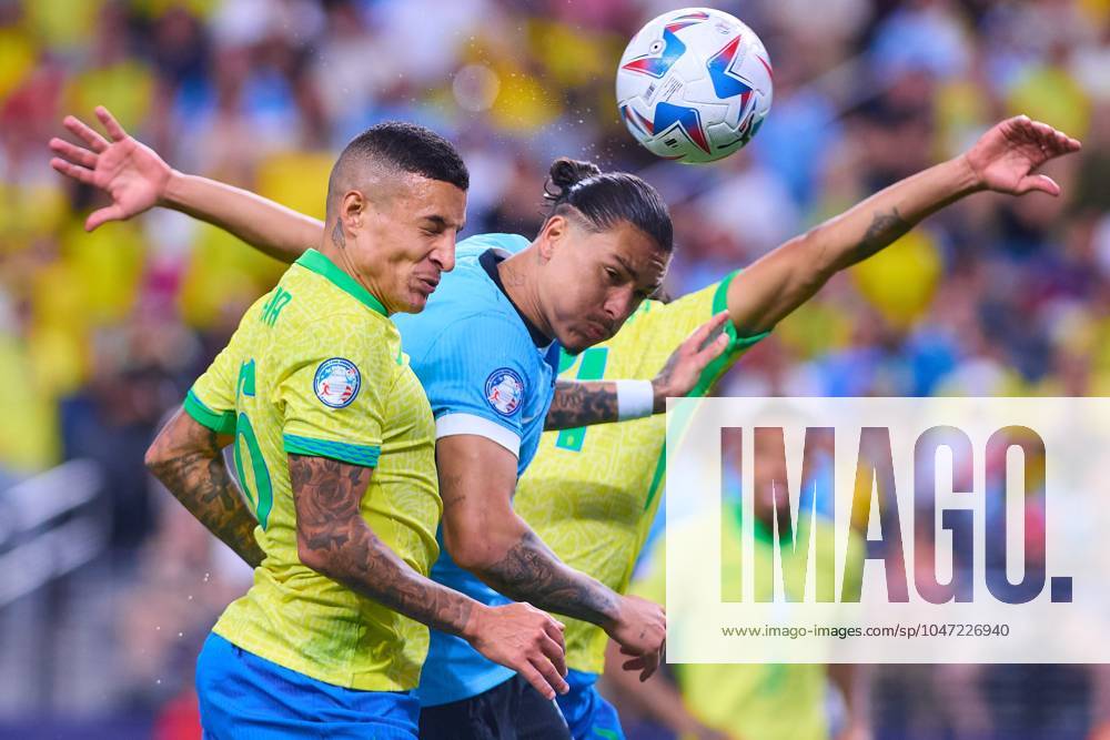 Copa America USA 2024 Uruguay (4p) 0-0 (2p) Brazil - Quarter-final Guilherme Arana (L) of Brazil fights for the ball with Darwin Nunez (R) of Uruguay during the CONMEBOL Copa America 2024 Quarter-final match between Uruguay and Brazil, at Allegiant Stadium, on July 06, 2024 in Las Vegas, Nevada, United States. LAS VEGAS NEVADA UNITED STATES