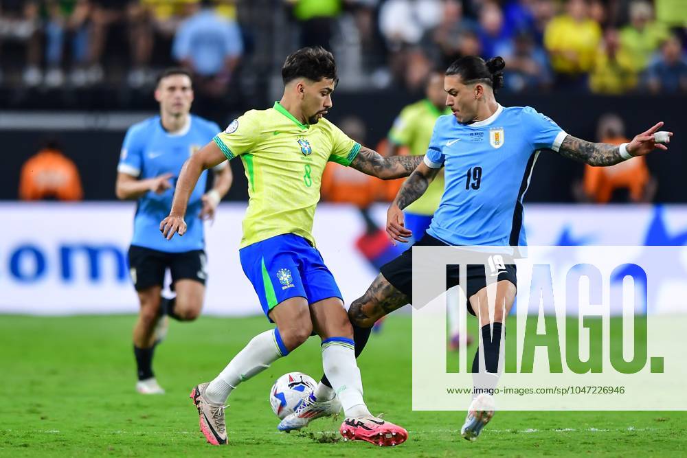 Copa America USA 2024 Uruguay (4p) 0-0 (2p) Brazil - Quarter-final Lucas Paqueta (L) of Brazil fights for the ball with Darwin Nunez (R) of Uruguay during the CONMEBOL Copa America 2024 Quarter-final match between Uruguay and Brazil, at Allegiant Stadium, on July 06, 2024 in Las Vegas, Nevada, United States. LAS VEGAS NEVADA UNITED STATES