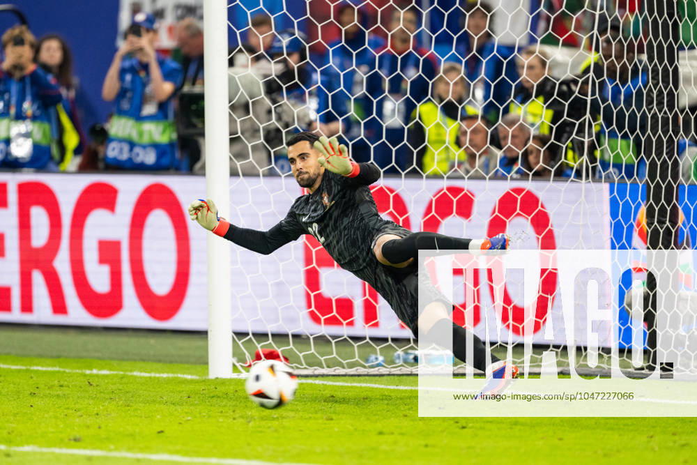 Portugal v France, UEFA EURO, EM, Europameisterschaft,Fussball 2024, Hamburg, Germany Hamburg, Germany. 05th, July 2024. Goalkeeper Diogo Costa (22) of Portugal seen during the penalty shoout ouf of the UEFA Euro 2024 quarter final match between Portugal and France at Volksparkstadion in Hamburg. Hamburg Germany