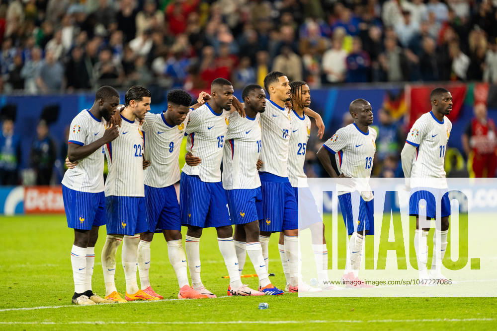 Portugal v France, UEFA EURO, EM, Europameisterschaft,Fussball 2024, Hamburg, Germany Hamburg, Germany. 05th, July 2024. The players from France seen side by side during the penalty shoot out of the UEFA Euro 2024 quarter final match between Portugal and France at Volksparkstadion in Hamburg. Hamburg Germany