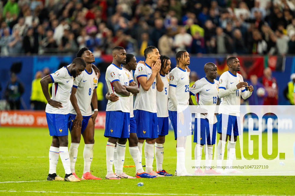 Portugal v France, UEFA EURO, EM, Europameisterschaft,Fussball 2024, Hamburg, Germany Hamburg, Germany. 05th, July 2024. The players from France seen side by side during the penalty shoot out of the UEFA Euro 2024 quarter final match between Portugal and France at Volksparkstadion in Hamburg. Hamburg Germany