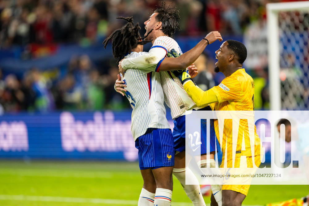 Portugal v France, UEFA EURO, EM, Europameisterschaft,Fussball 2024, Hamburg, Germany Hamburg, Germany. 05th, July 2024. Jules Kounde (5), Theo Hernandez (22) and goalkeeper Mike Maignan (16) of France seen in celebration after winning the penalty shoot out of the UEFA Euro 2024 quarter final match between Portugal and France at Volksparkstadion in Hamburg. Hamburg Germany