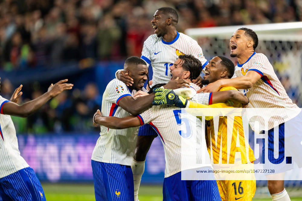 Portugal v France, UEFA EURO, EM, Europameisterschaft,Fussball 2024, Hamburg, Germany Hamburg, Germany. 05th, July 2024. The players of France seen in celebration after winning the penalty shoot out of the UEFA Euro 2024 quarter final match between Portugal and France at Volksparkstadion in Hamburg. Hamburg Germany