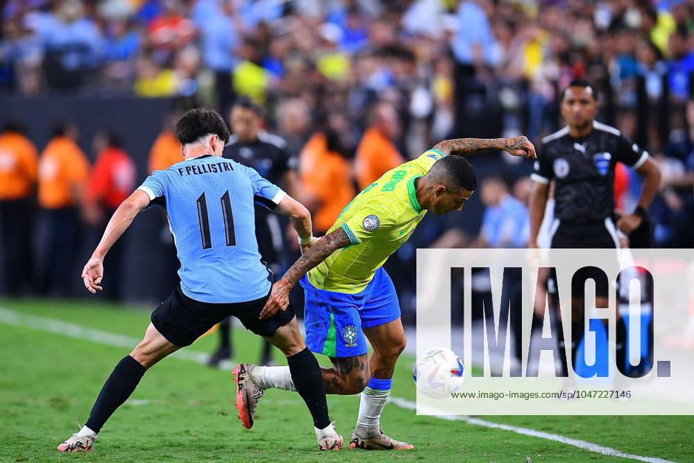 Copa America USA 2024 Uruguay (4p) 0-0 (2p) Brazil - Quarter-final Facundo Pellistri (L) of Uurguay fights for the ball with Savinho (R) of Brazil during the CONMEBOL Copa America 2024 Quarter-final match between Uruguay and Brazil, at Allegiant Stadium, on July 06, 2024 in Las Vegas, Nevada, United States. LAS VEGAS NEVADA UNITED STATES