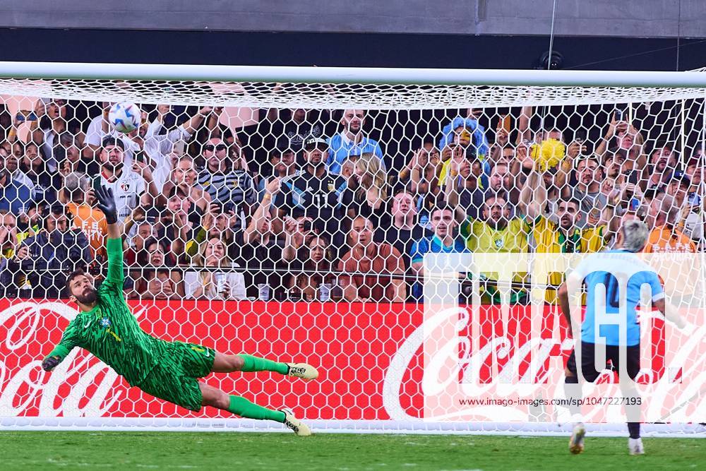 Copa America USA 2024 Uruguay (4p) 0-0 (2p) Brazil - Quarter-final Alisson Becker of Brazil and Giorgian de Arrascaeta of Uruguay during the CONMEBOL Copa America 2024 Quarter-final match between Uruguay and Brazil, at Allegiant Stadium, on July 06, 2024 in Las Vegas, Nevada, United States. LAS VEGAS NEVADA UNITED STATES