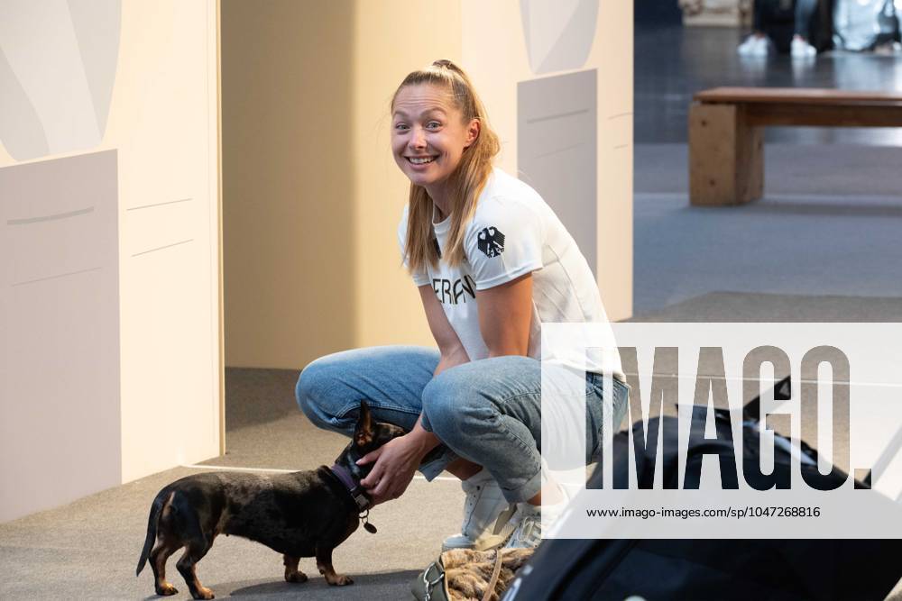 Gina LUECKENKEMPER, Lückenkemper, Athletics, 100m, Sprint, playing with her dachshund AKIRA, Dressing of the German Olympic Team D for the Olympic Games and the Paralympics 2024 in Paris France on 09 07 2024 in Duesseldorf, Â