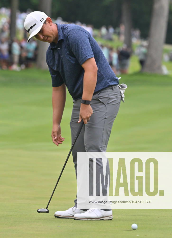 SILVIS, IL - JULY 07: Golfer Rico Hoey putts on the 18 green during the John Deere Golf PGA, Golf Herren Classic final round on July 07, 2024, at TPC Deere Run, Silvis IL. (Photo by Keith Gillett Icon Sportswire) GOLF: JUL 07 PGA John Deere Classic Icon240707133