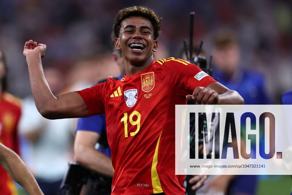 Spain - France Lamine Yamal of Spain celebrates at the end of the UEFA EURO, EM, Europameisterschaft,Fussball 2024 semi-final match between Spain and France at Munich Football Arena on July 9, 2024 in Munich, Germany . Munich Munich Football Arena Germany