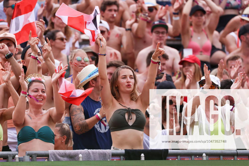 BEACHVOLLEYBALL - Beach Pro Vienna VIENNA,AUSTRIA,12.JUL.24 - Beach volleyball, Beachvolleyball - A1 Beach Pro Vienna. Image shows fans. GEPAxpictures xMathiasxMandl