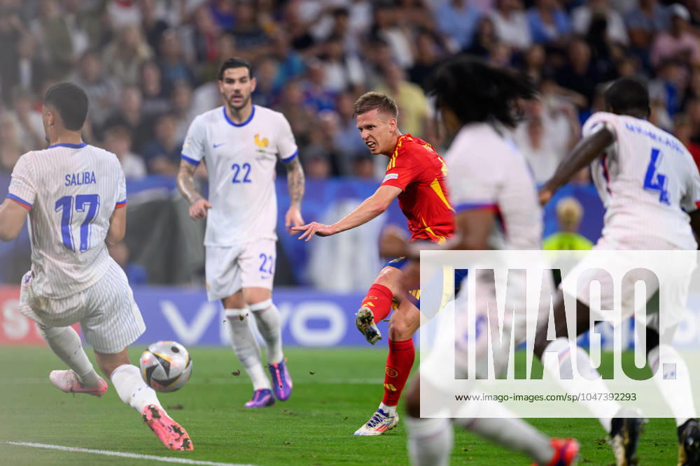 KAI SCHWOERER Theo Hernandez of France looks on as Dani Olmo of Spain shoots to score the 2-1 goal during the UEFA EURO, EM, Europameisterschaft,Fussball 2024 semi-final match between Spain and France at Munich Football Arena on July 9, 2024 in Munich, Germany. 090724-CPL-ESPvFRA-180