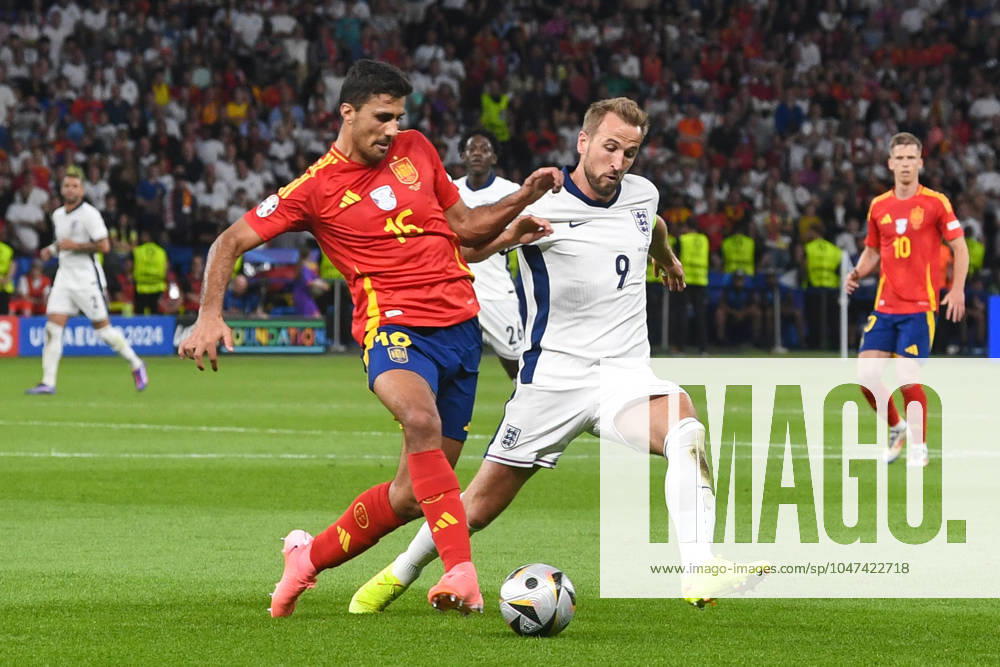 Football, Men, Season 2023 24, UEFA Euro EM 2024, Final in Berlin, Spain England, Rodri Spain and Harry Kane England in a duel , 14 07 2024,