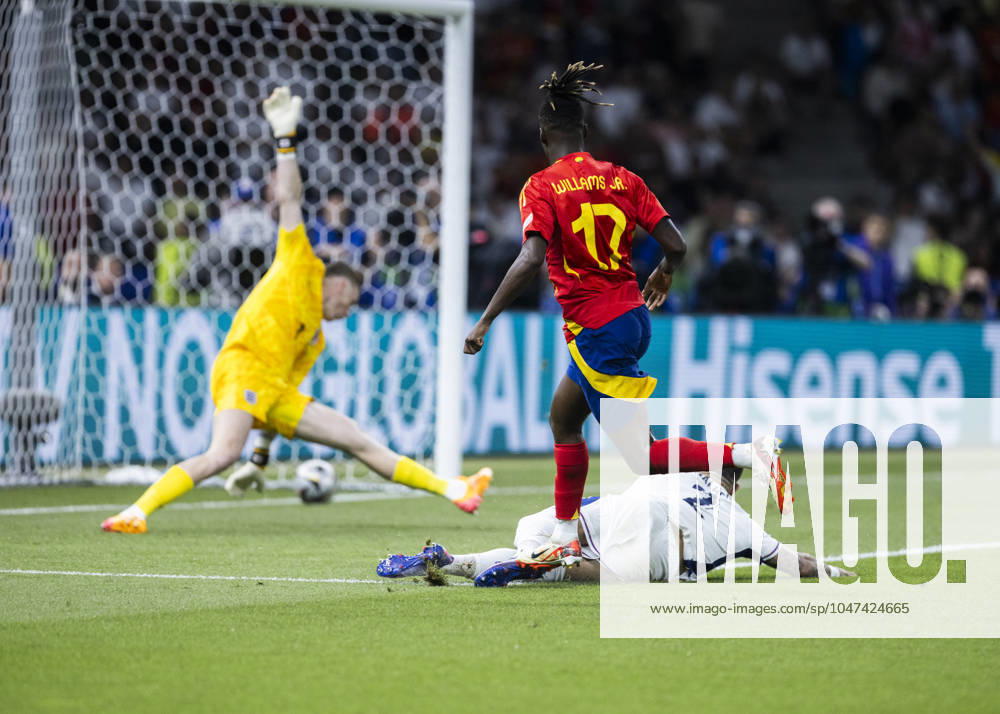 Berlin, Olympiastadion, 14 07 2024 Nico Williams of spain scores the 1 0 goal during the final match at the Uefa Euro 2024 Spain vs England