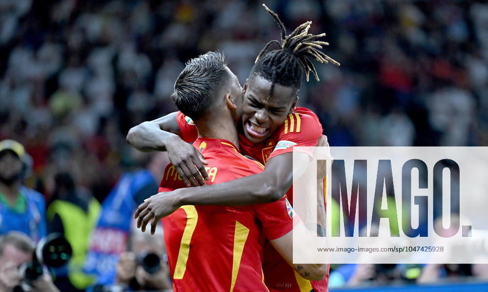 Football Euro 2024 Final 14 07 2024 Spain England Spain Cheering after the 1-0 goal, from left, Alvaro Morata with goal scorer Nico Williams