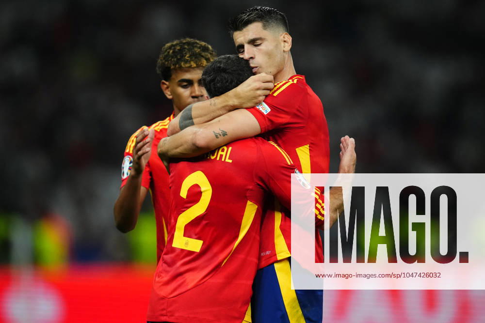 GER: Spain v England. UEFA EURO, EM, Europameisterschaft,Fussball 2024 Final Alvaro Morata and Daniel Carvajal of Spain during the UEFA Euro 2024 match between Spain and England, Final, played at Olympiastadion on July 14, 2024 in Berlin, Germany. kpng
