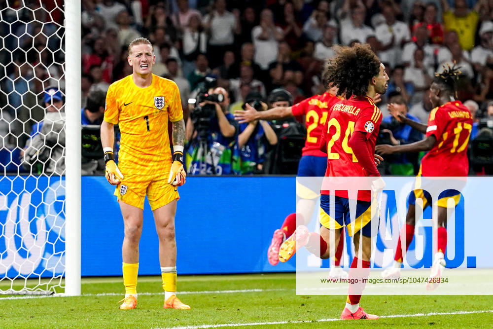 2024-07-14 Spain v England - UEFA EURO, EM, Europameisterschaft,Fussball 2024 Final BERLIN, GERMANY - JULY 14: Jordan Pickford of England looks dejected after conceding his sides second goal, Marc Cucurella of Spain, Mikel Oyarzabal of Spain celebrates after scoring his teams first goal during the UEFA EURO 2024 Final match between Spain and England at Olympiastadion on July 14, 2024 in Berlin, Germany. Berlin Olympiastadion Germany Content not available for redistribution in The Netherlands directly or indirectly through any third parties.