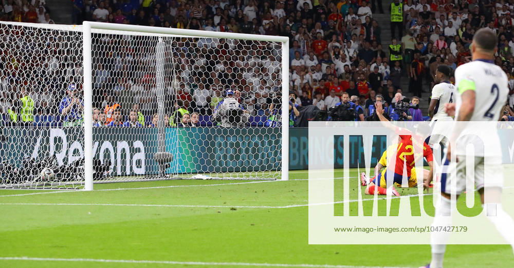 Spain England UEFA EURO 2024 Final Berlin, 14 07 2024, Olympiastadion, UEFA EURO 2024 Germany, Final, Spain ESP England ENG , In the picture Goal for Spain Eberechi Eze 21, ENG scores to 2 1 ,