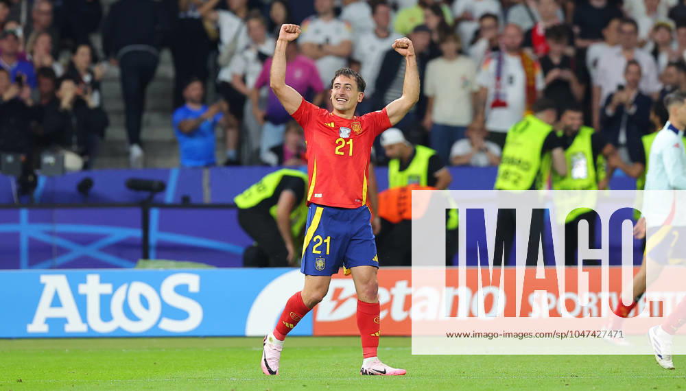 Spain England UEFA EURO 2024 Final Berlin, 14 07 2024, Olympiastadion, UEFA EURO 2024 Germany, Final, Spain ESP England ENG , In the picture Goal for Spain Mikel Oyarzabal 21, ESP scores to 2 1 and cheers ,