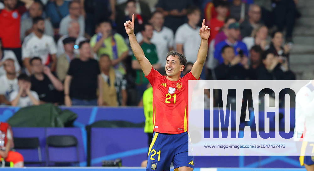 Spain England UEFA EURO 2024 Final Berlin, 14 07 2024, Olympiastadion, UEFA EURO 2024 Germany, Final, Spain ESP England ENG , In the picture Goal for Spain Mikel Oyarzabal 21, ESP scores to 2 1 and cheers ,