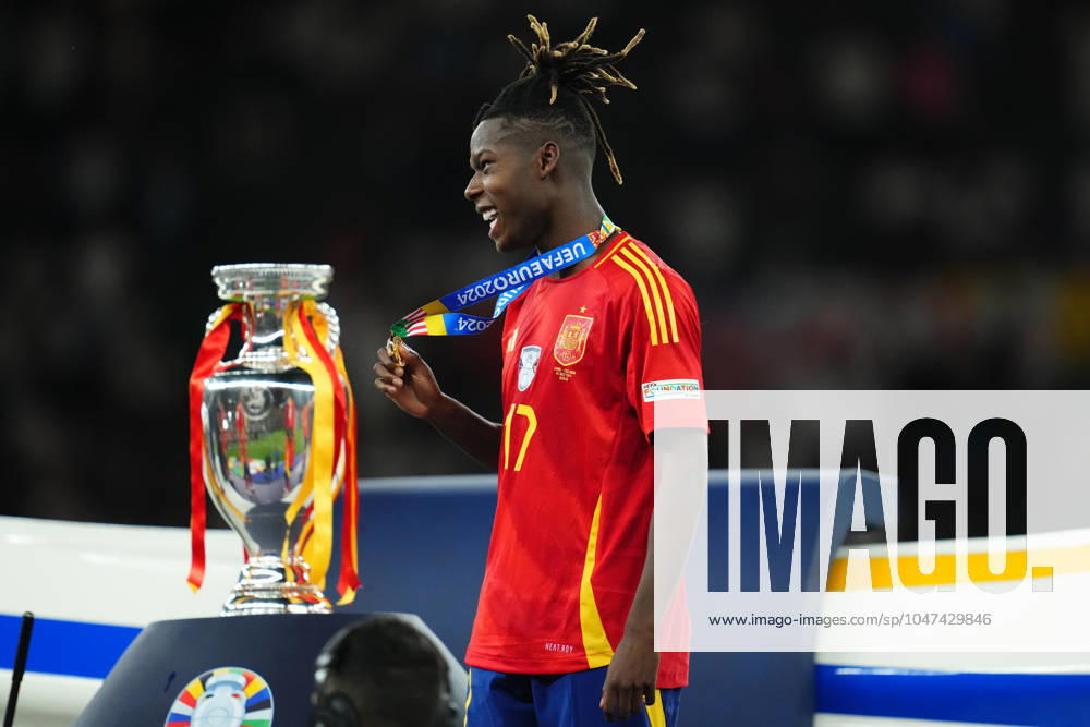 GER: Spain v England. UEFA EURO, EM, Europameisterschaft,Fussball 2024 Final Nico Williams of Spain celebrates the victory at full time during the UEFA Euro 2024 match between Spain and England, Final, played at Olympiastadion on July 14, 2024 in Berlin, Germany. kpng