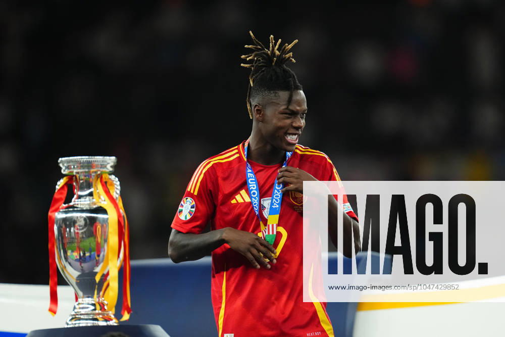 GER: Spain v England. UEFA EURO, EM, Europameisterschaft,Fussball 2024 Final Nico Williams of Spain celebrates the victory at full time during the UEFA Euro 2024 match between Spain and England, Final, played at Olympiastadion on July 14, 2024 in Berlin, Germany. kpng