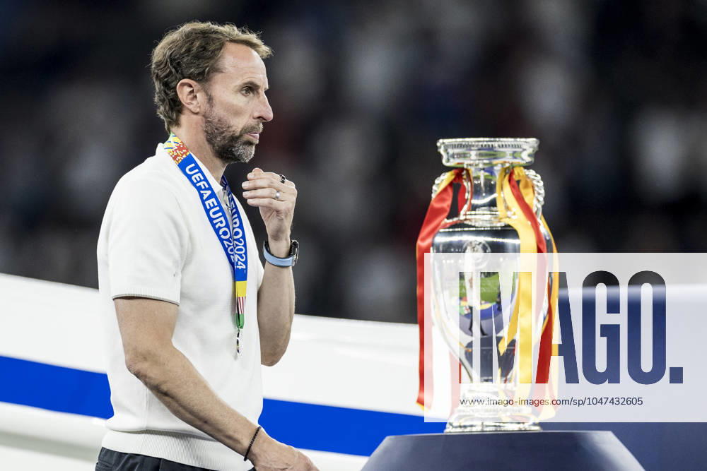 Spain v England, UEFA EURO, EM, Europameisterschaft,Fussball 2024 final, Berlin, Germany Berlin, Germany. 14th, July 2024. Head coach Gareth Southgate of England is passing the trophy after the UEFA Euro 2024 final between Spain and England at Olympiastadion in Berlin. Berlin Germany