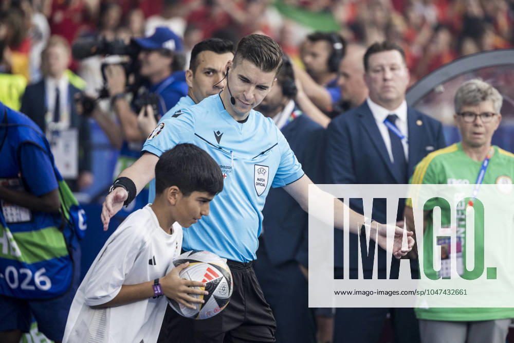 Spain v England, UEFA EURO, EM, Europameisterschaft,Fussball 2024 final, Berlin, Germany Berlin, Germany. 14th, July 2024. Referee Francois Letexier seen during the UEFA Euro 2024 final between Spain and England at Olympiastadion in Berlin. Berlin Germany