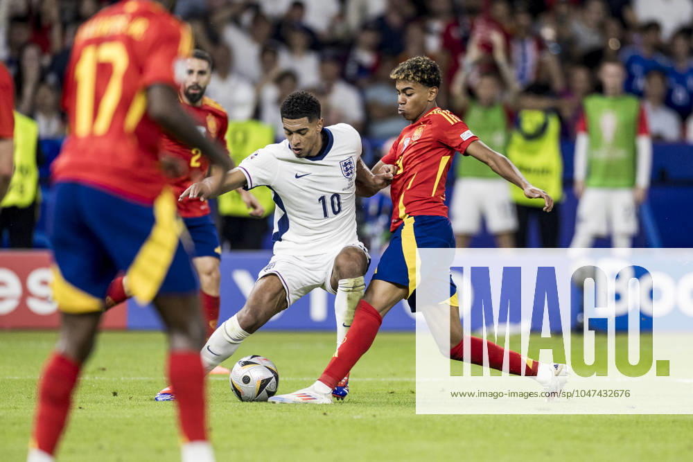 Spain v England, UEFA EURO, EM, Europameisterschaft,Fussball 2024 final, Berlin, Germany Berlin, Germany. 14th, July 2024. Jude Bellingham (10) of England and Lamine Yamal (19) of Spain seen during the UEFA Euro 2024 final between Spain and England at Olympiastadion in Berlin. Berlin Germany